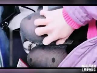 【户外露出】母狗少妇户外坐公交车露出自慰,高潮水喷了一地 直接把大爷给看蒙了